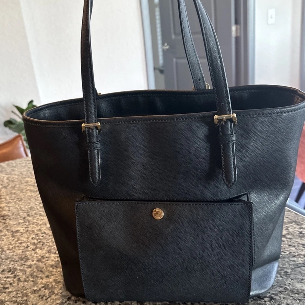 Michael Kors Jet Set black leather snap pocket
Authentic